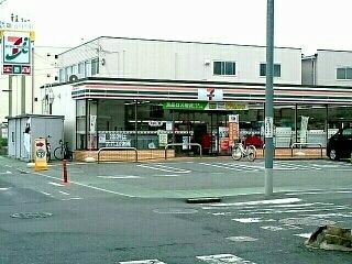 コンビニ　セブンイレブン様（コンビニ）まで450m