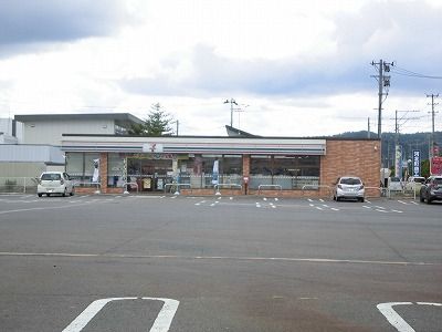 コンビニ　セブンイレブン（コンビニ）まで790m