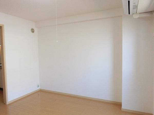 居室・リビング　広々洋室！