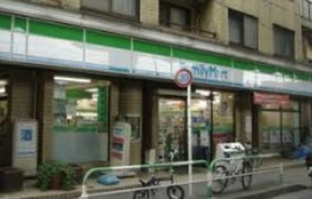 コンビニ　ファミリーマート世田谷二丁目店（コンビニ）まで703m
