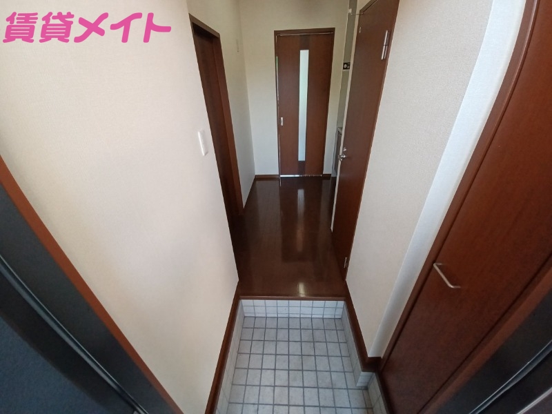 玄関　同タイプ部屋写真です。