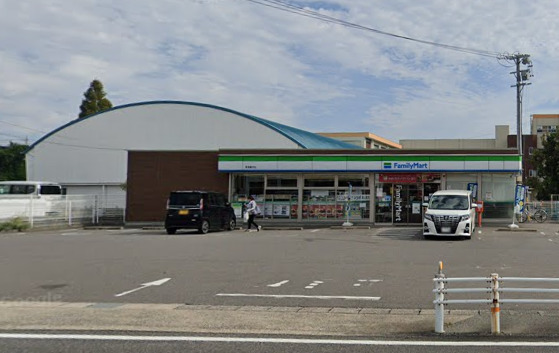 コンビニ　ファミリーマート 常滑榎戸店（コンビニ）まで999m