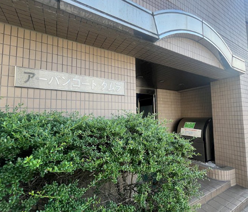 エントランス　落ち着いたエントランスです