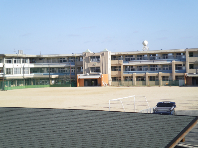 中学校　廿日市市立七尾中学校（中学校）まで1258m