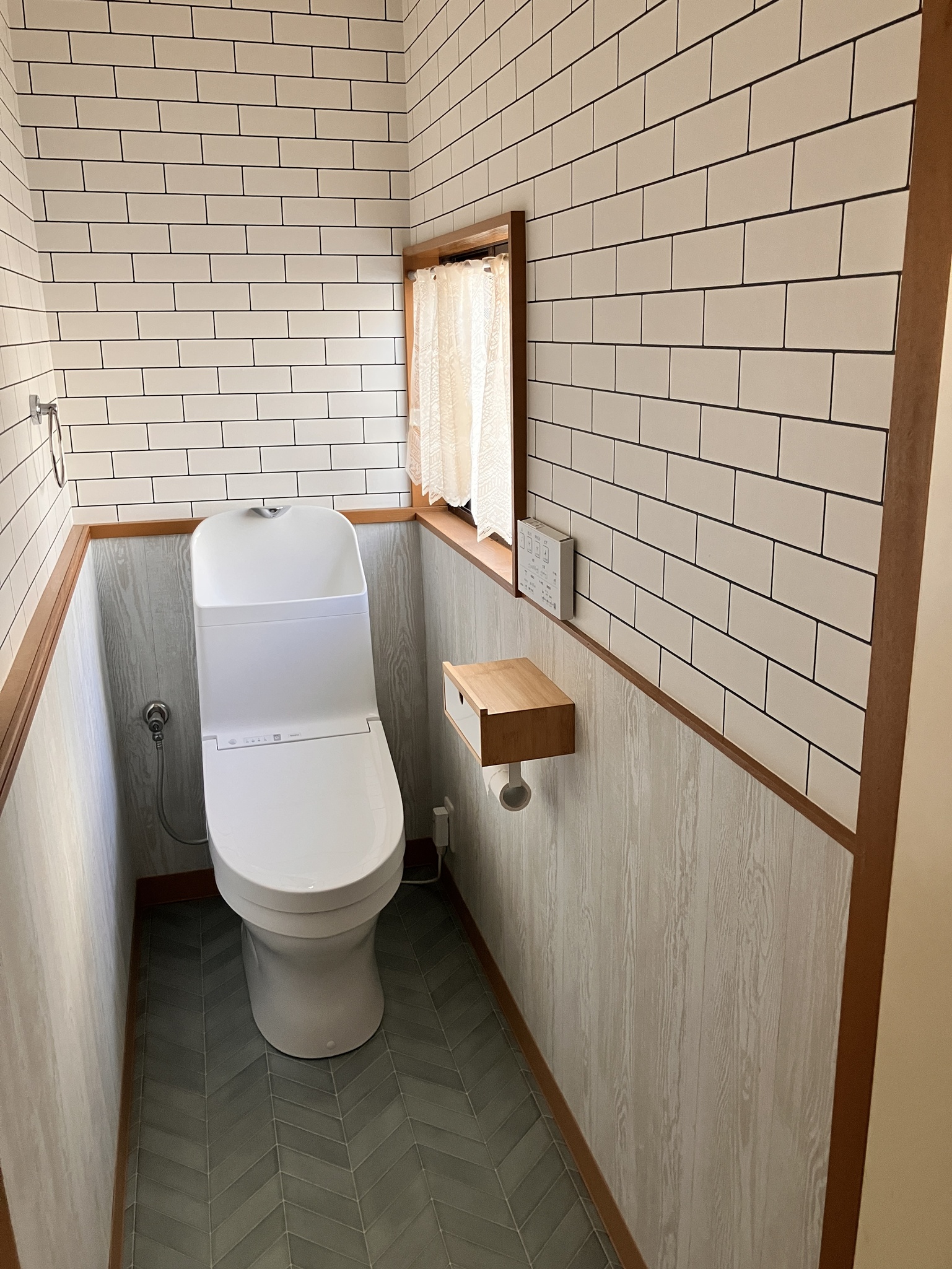 新地西町F貸家のトイレ写真