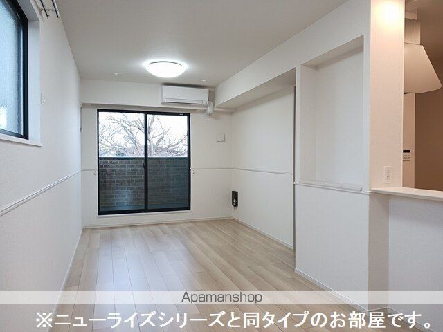 リリーフ・タカサゴの居間写真