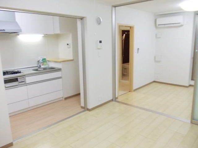 居室・リビング　☆開け放つと全部で13.5帖☆