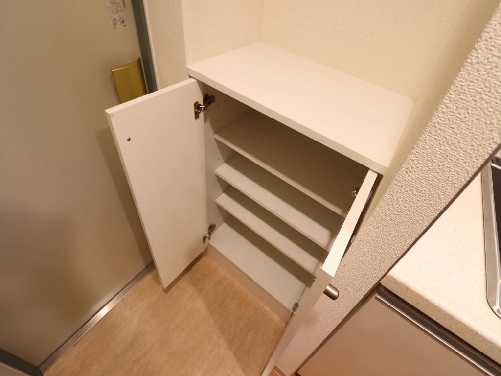 玄関　玄関にシューズボックスがあります