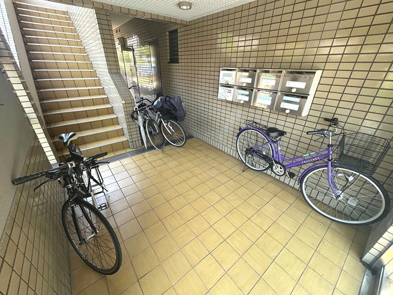 東急世田谷線 山下駅 徒歩5分 3階建 築41年の外観写真