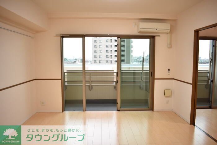 ＪＲ宇都宮線 東大宮駅 徒歩7分 8階建 築22年の居間写真