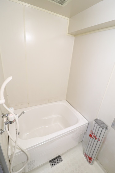 バス・シャワールーム　※別部屋の写真です