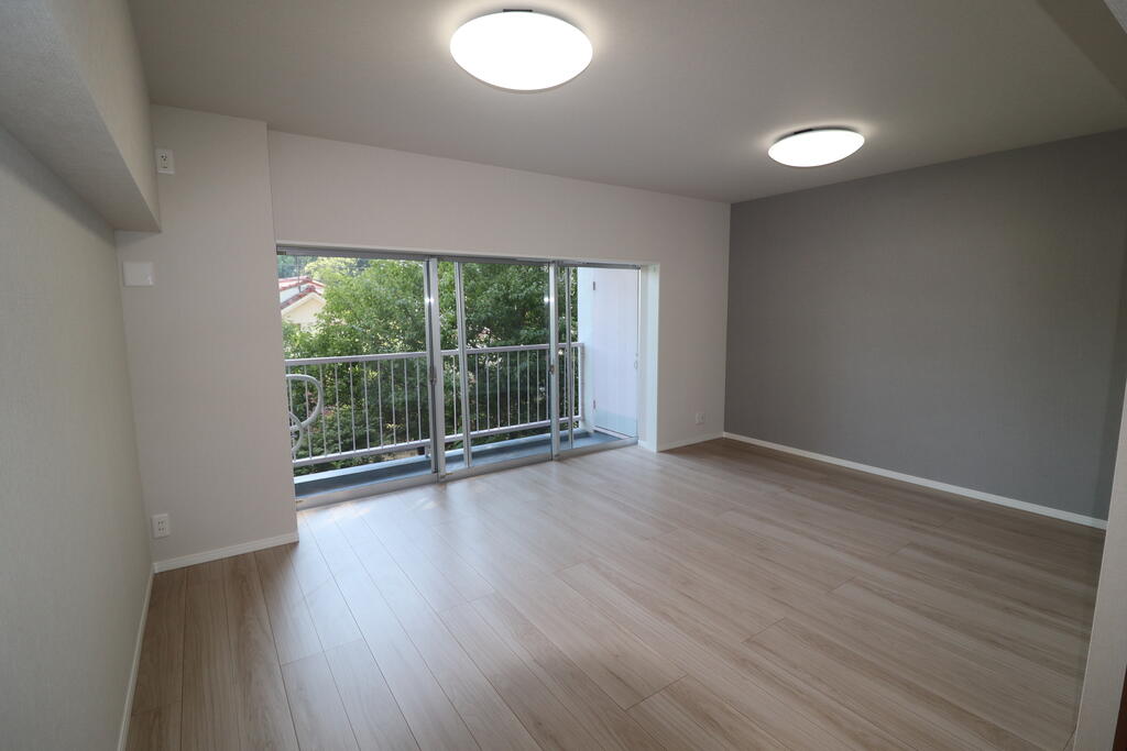 芝白金住宅 4号棟の居間写真
