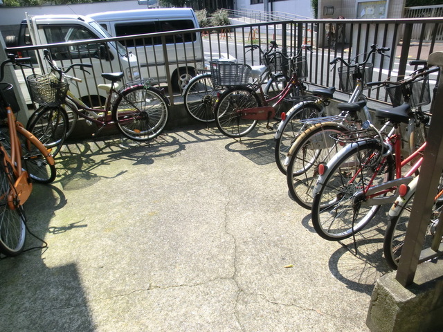 その他共有部分　敷地内自転車置けます。