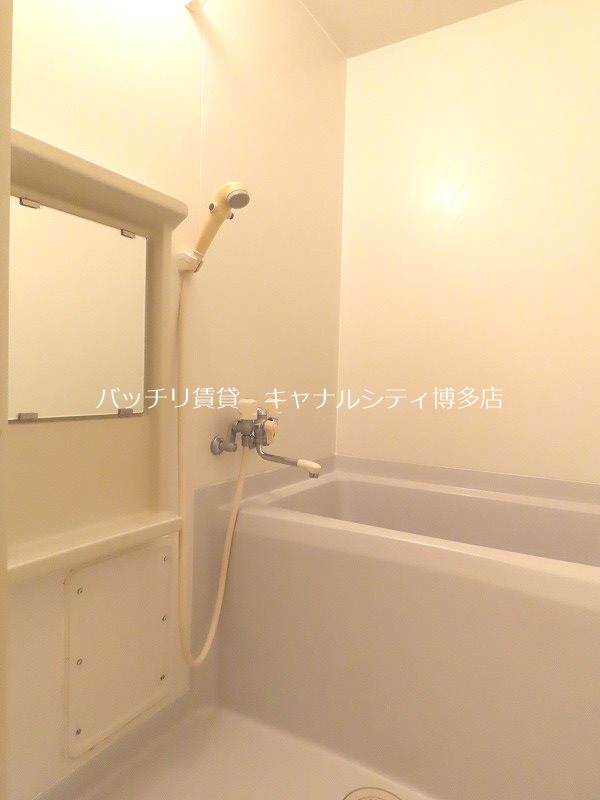 地下鉄七隈線 渡辺通駅 徒歩10分 2階建 築24年の風呂写真