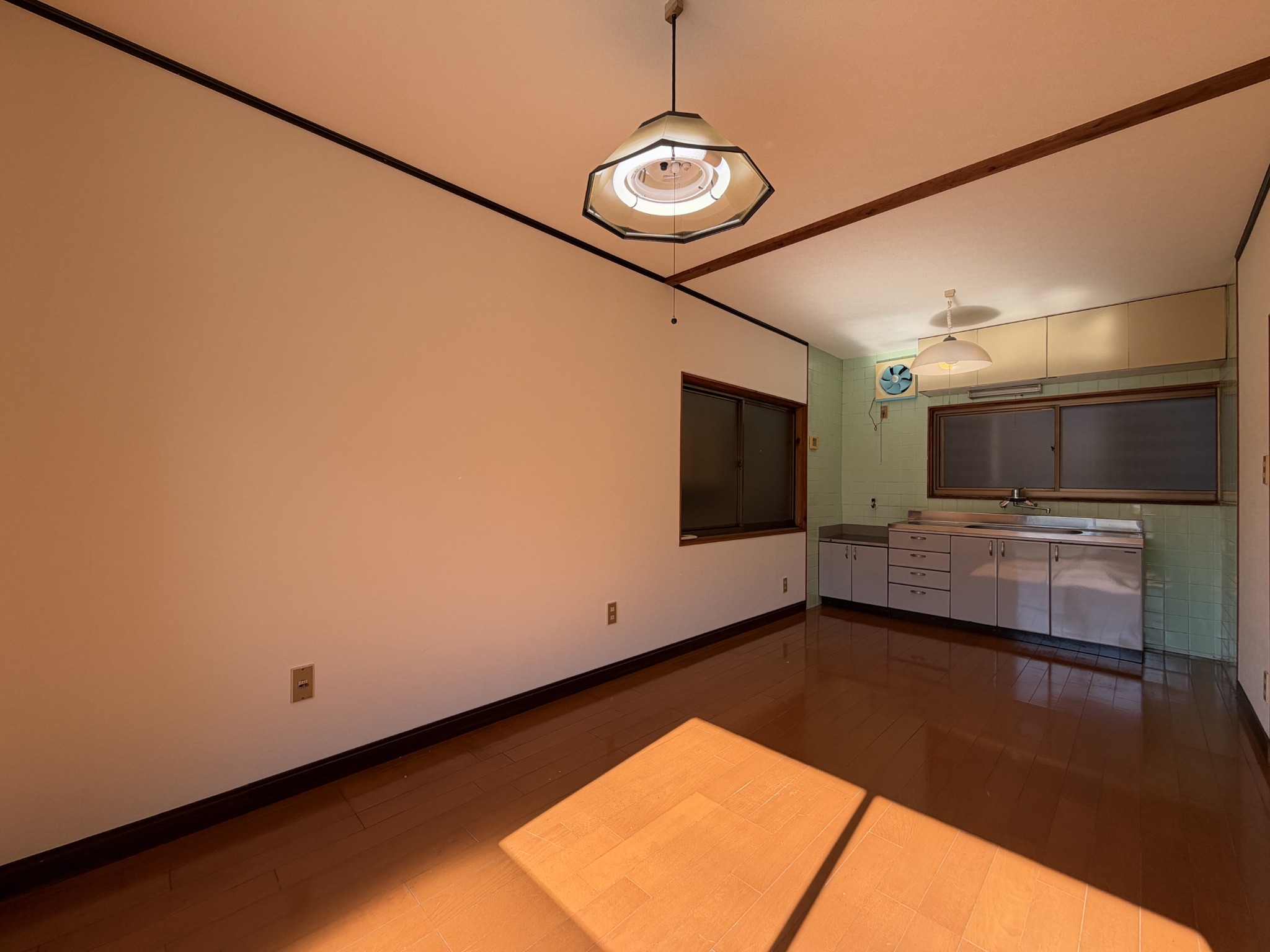 薊野西町戸建ての居間写真