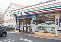 コンビニ　セブンイレブン調布布田4丁目店（コンビニ）まで81m