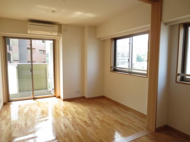 居室・リビング　写真は同タイプ住居です。