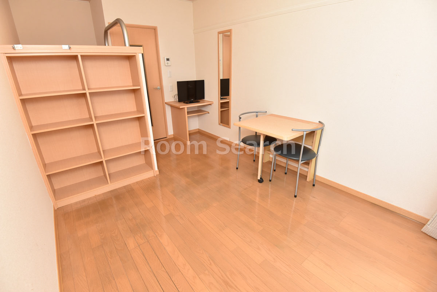 居室・リビング　テレビ・テレビ台・姿見・照明器具