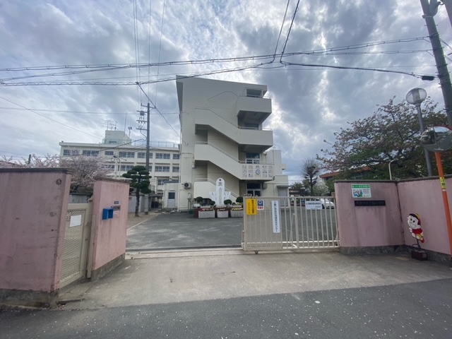小学校　大東市立三箇小学校（小学校）まで710m