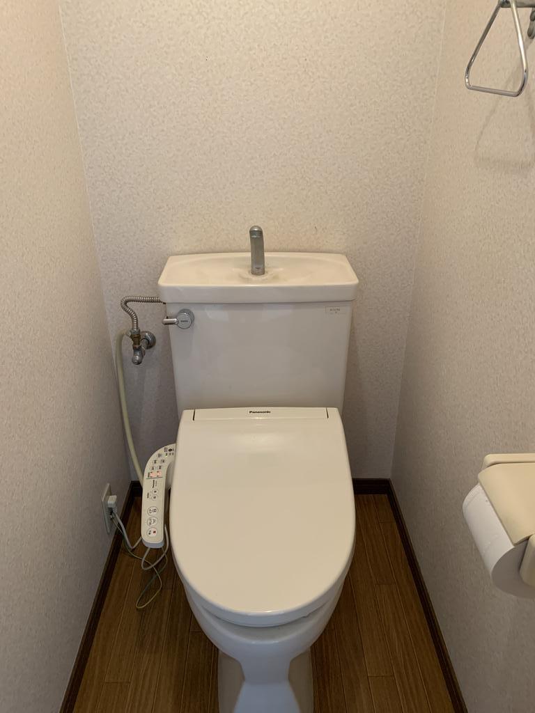 トイレ　温水洗浄便座付き