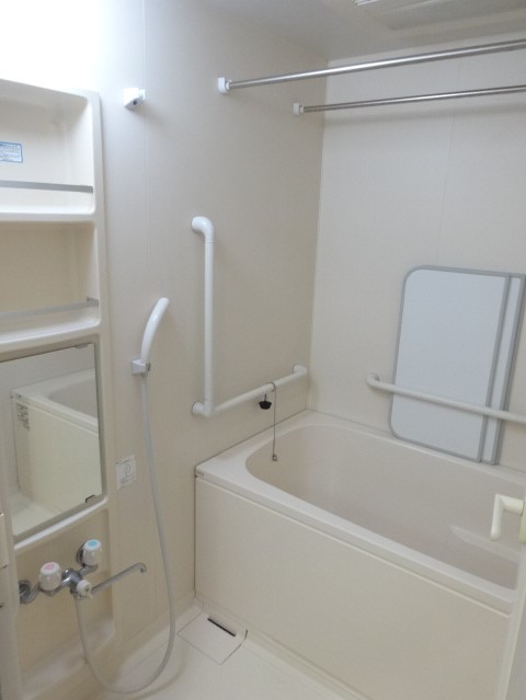 バス・シャワールーム　浴室乾燥機能付きです