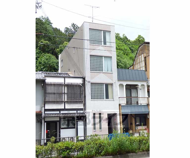 京都市左京区浄土寺真如町のマンションの建物外観