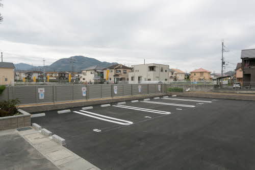 駐車場　ゆったりとした駐車場