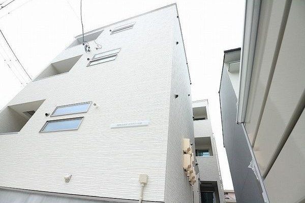 名古屋市千種区清明山のアパートの建物外観