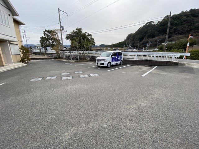 【ディアス赤坂の駐車場】