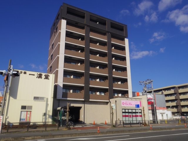 静岡市清水区辻のマンションの建物外観