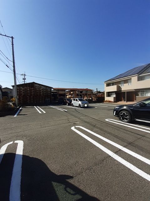 【福山市駅家町大字上山守のアパートの駐車場】