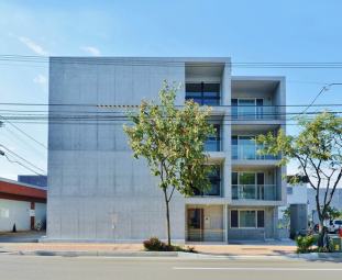 札幌市南区澄川三条のマンションの建物外観