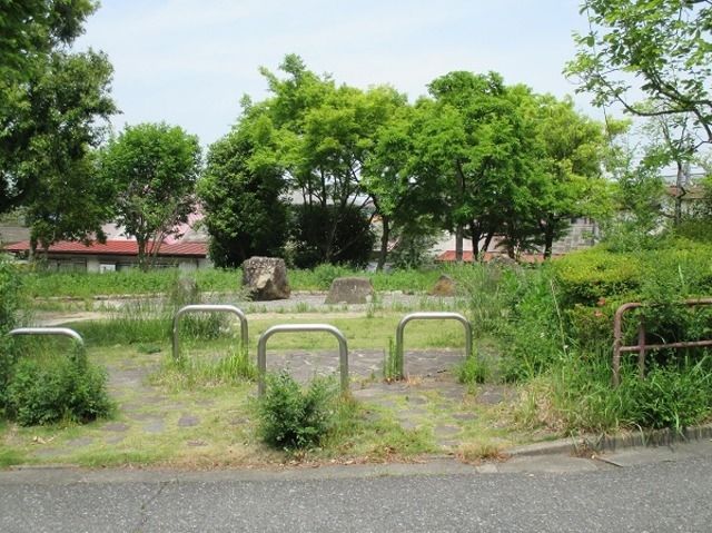 【川崎市多摩区菅城下のマンションの公園】