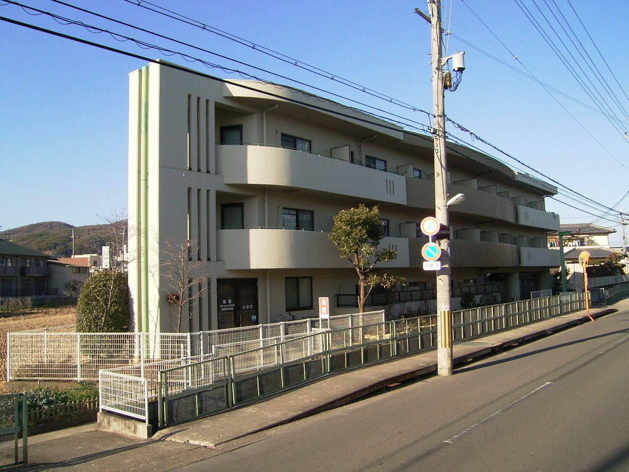 【三島郡島本町広瀬のマンションの建物外観】