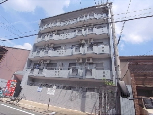 【京都市上京区革堂町のマンションの建物外観】