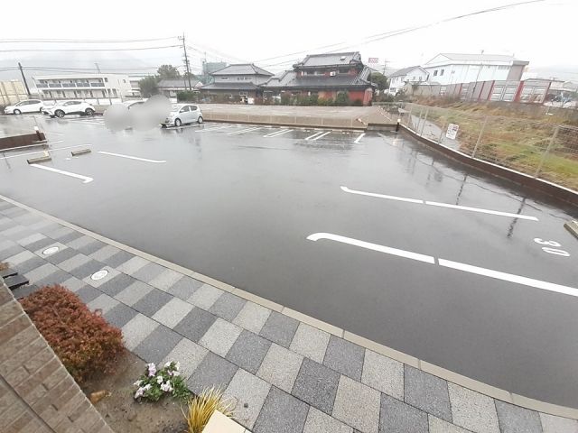 【グランドソレイユ　川内　IIの駐車場】