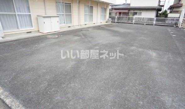 【磐田市上岡田のアパートの駐車場】