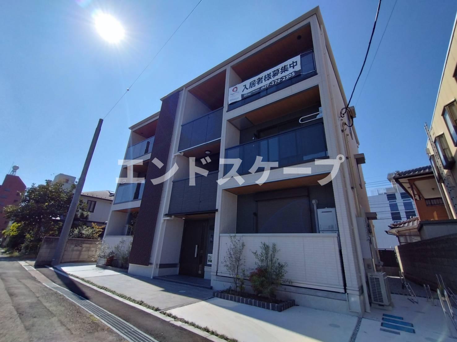 【高崎市岩押町のアパートの建物外観】