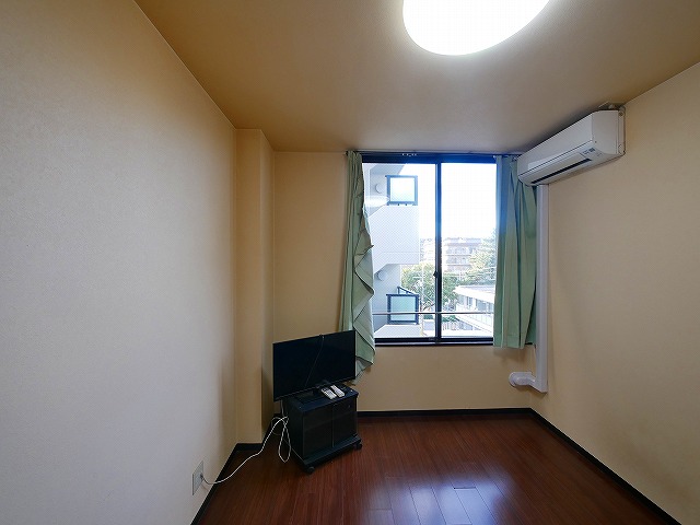 居室・リビング　こちらのリビングで趣味の時間をお楽しみください