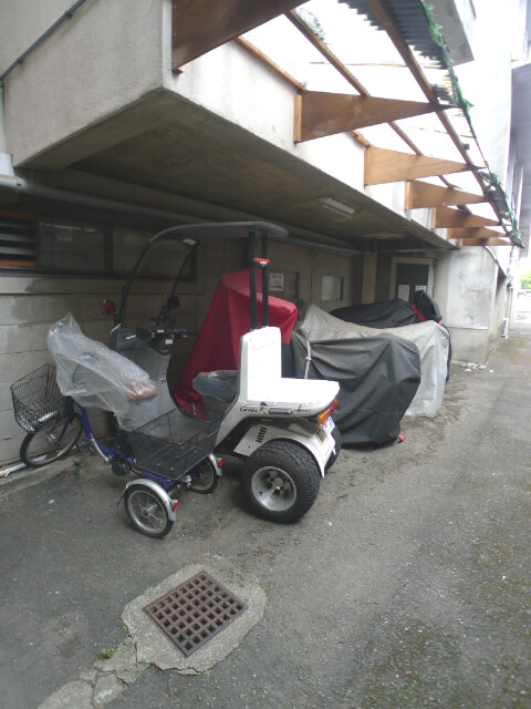 【名古屋市東区百人町のマンションの駐車場】