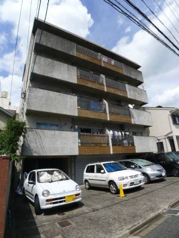 名古屋市東区百人町のマンションの建物外観