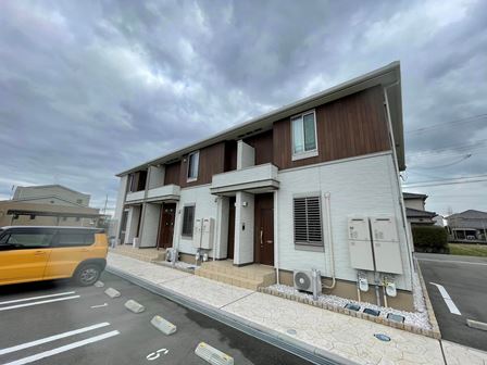 【サンリット津田Aの建物外観】