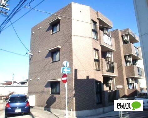 【名古屋市緑区鳴海町のマンションのエントランス】