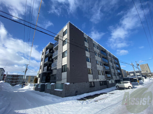 札幌市白石区中央一条のマンションの建物外観