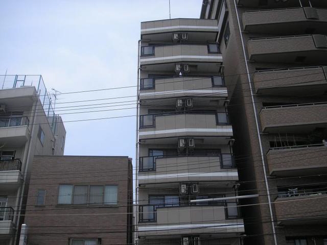 大阪市天王寺区玉造本町のマンションの建物外観