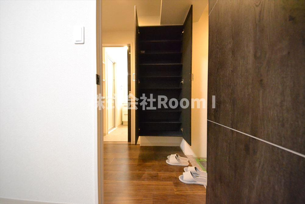 玄関　収納もある玄関です