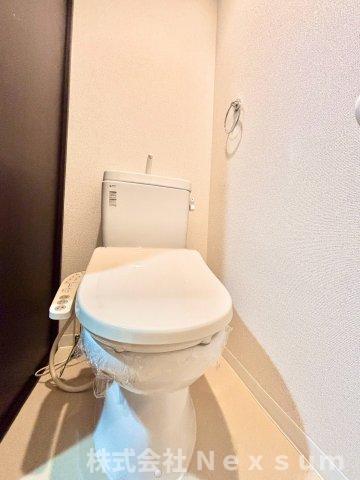 トイレ　落ち着いた色調のトイレです