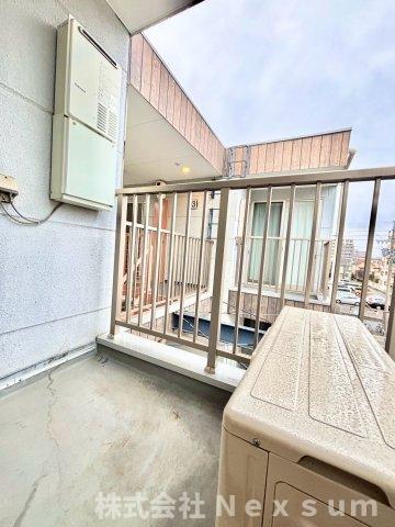 バルコニー　お洗濯にも便利なバルコニー付き