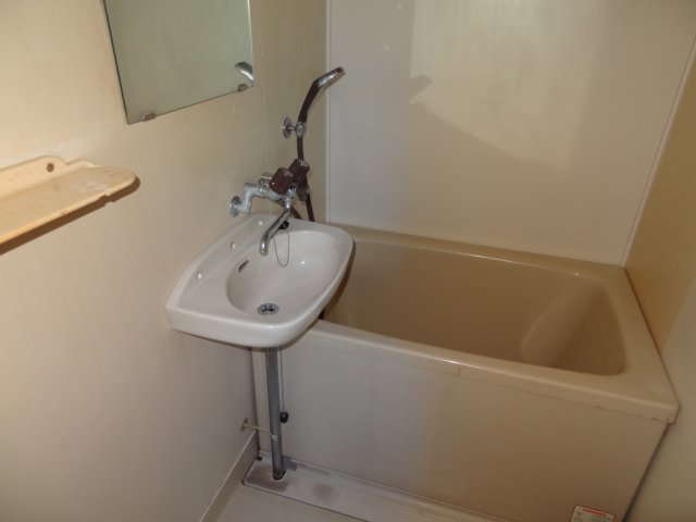 バス・シャワールーム　現況が相違する場合は現況を優先致します。