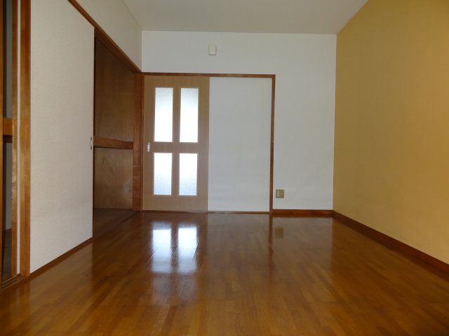 居室・リビング　現況が相違する場合は現況を優先致します。